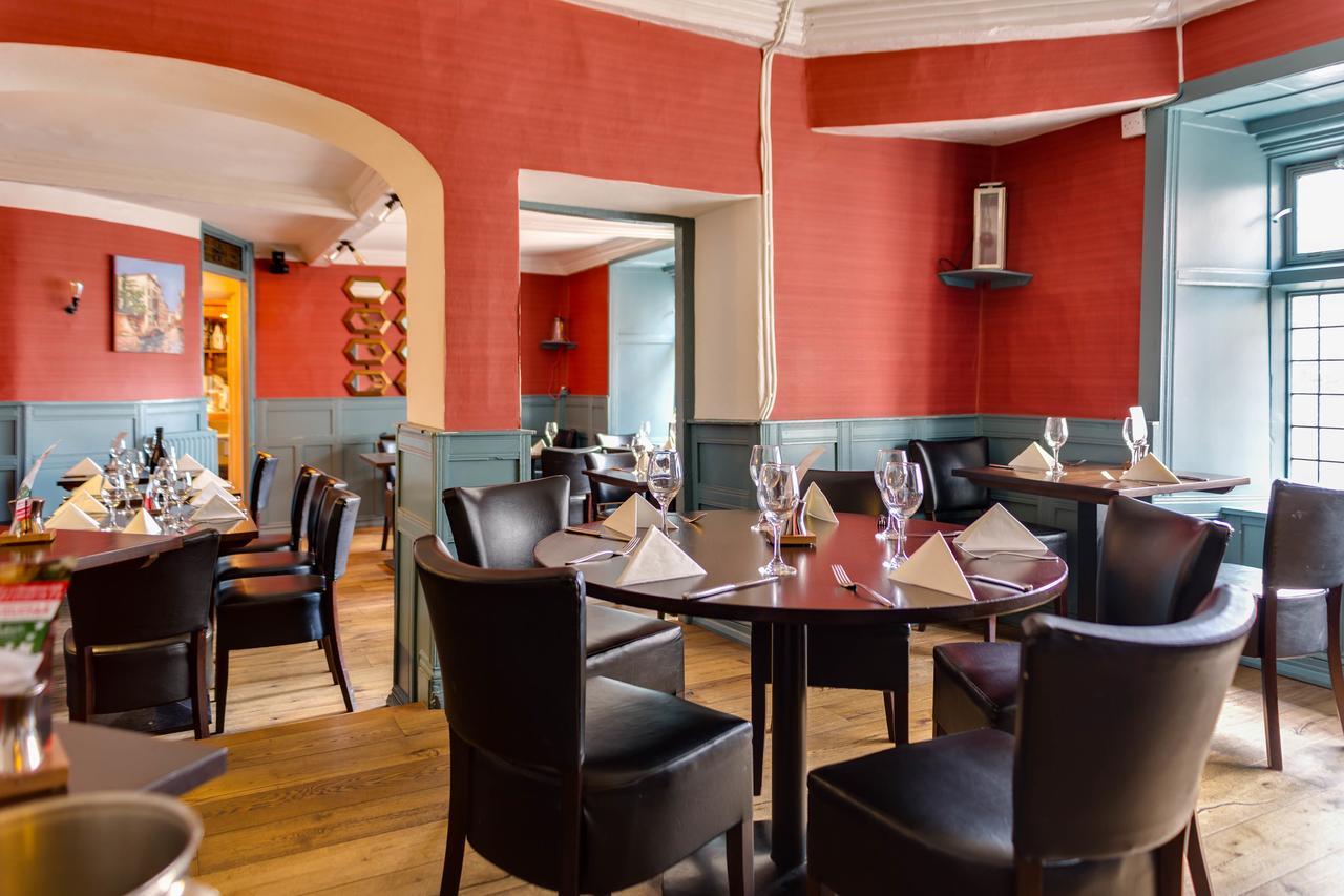 The Ancient Gatehouse & Rugantino Restaurant Hotell Wells Eksteriør bilde