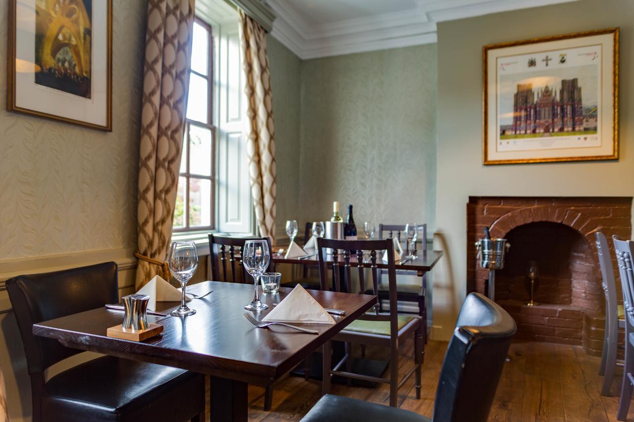 The Ancient Gatehouse & Rugantino Restaurant Hotell Wells Eksteriør bilde