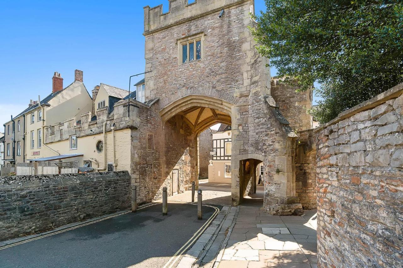 The Ancient Gatehouse & Rugantino Restaurant Hotell Wells Eksteriør bilde