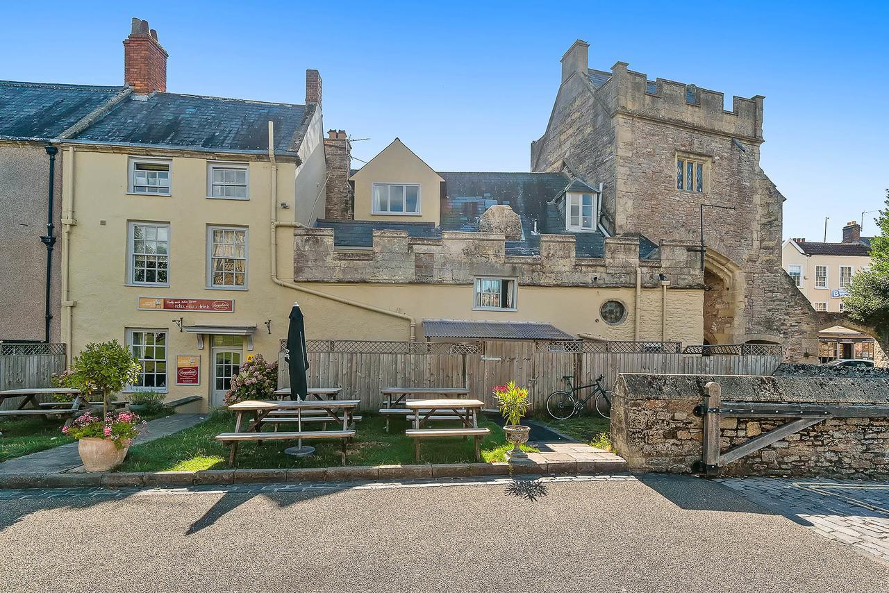 The Ancient Gatehouse & Rugantino Restaurant Hotell Wells Eksteriør bilde