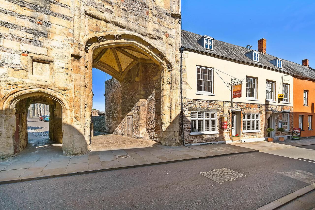 The Ancient Gatehouse & Rugantino Restaurant Hotell Wells Eksteriør bilde